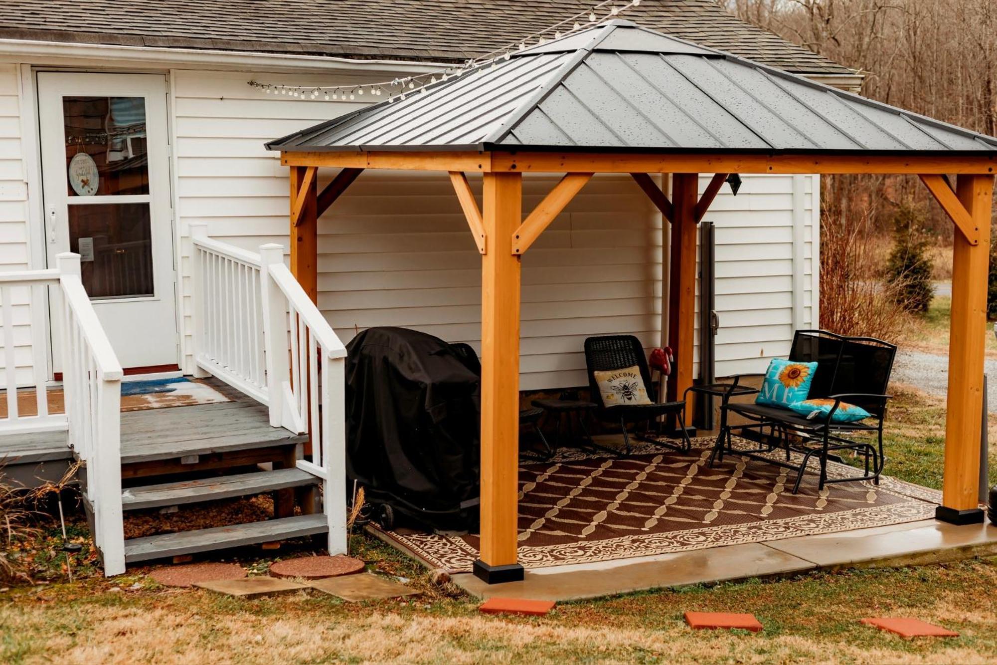 Giggling Creek Cottage - Bedjet! King Sized! Gazebo, 45 Acres, Arcades, Nintendo, More Henry Exteriér fotografie