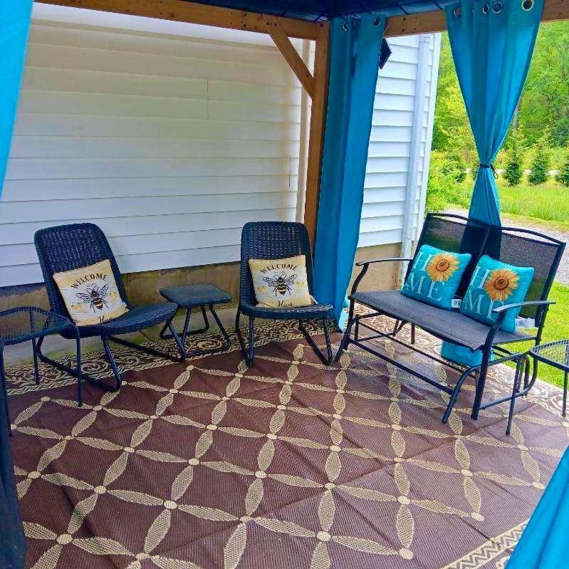 Giggling Creek Cottage - Bedjet! King Sized! Gazebo, 45 Acres, Arcades, Nintendo, More Henry Exteriér fotografie